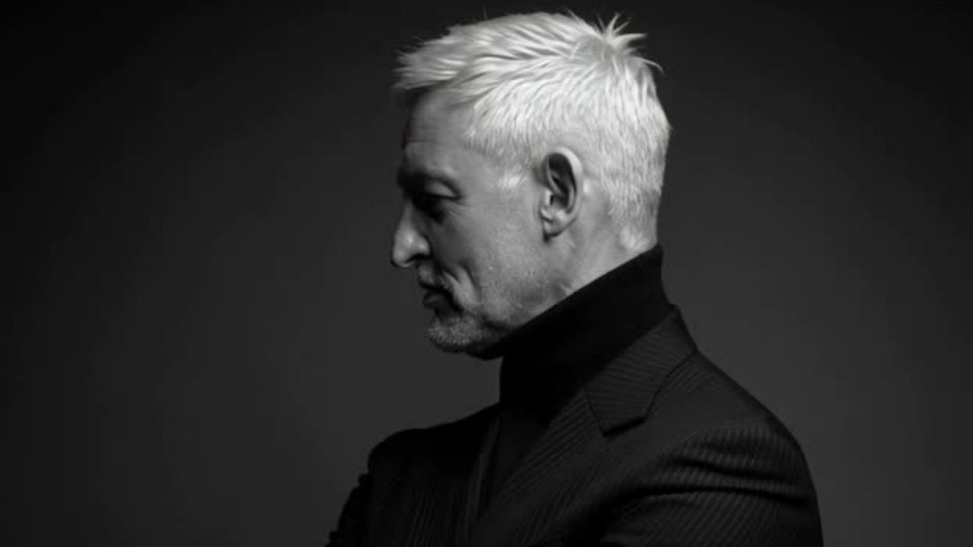 Raimund Verspohl (RAYHEN) — Porträtfotograf und Visual AI Coach in München, Schwarz-Weiß-Porträt im Profil